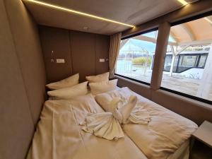 a large white bed in a room with a window at Hafensuite In Templin Uckermark in Templin