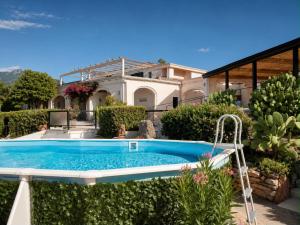 a swimming pool in the yard of a house at Domo s'Altura in Porto Rotondo
