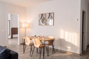 a dining room table and chairs in a living room at InsideHome Ciudad de Valladolid in Valladolid