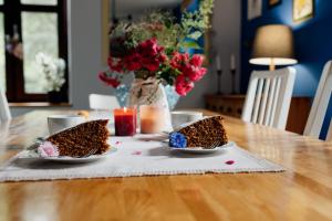 a table with two plates of food on it at Leśniczówka Dobrocin in Małdyty