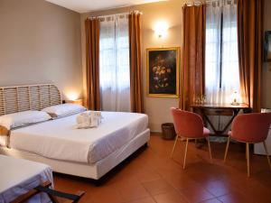 a bedroom with two beds and a table and chairs at Hotel Sor Paolo in San Casciano in Val di Pesa +97 photos