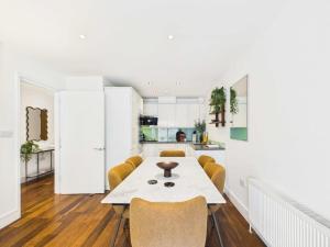 Kuhinja ili čajna kuhinja u objektu Parthenon Vista Apartments +45 fotografija