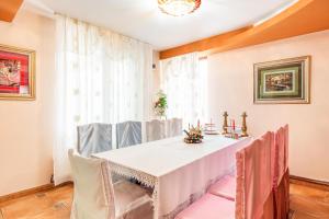 a dining room with a white table and chairs at Casa Buga in Telega