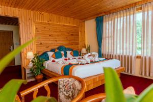 a bedroom with a large bed in a room at Landmark Diamond Hill in Panaoti