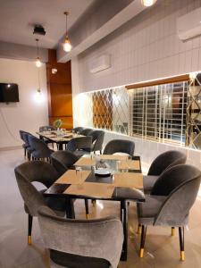 a dining room with tables and chairs in a restaurant at Grand Khalifa Hotel Hamama in Sylhet