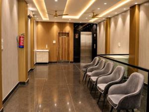 a row of chairs in a hallway with a bar at Hotel Shree Vrindavan Inn in Vrindāvan +34 photos