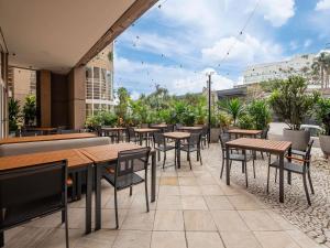 a row of tables and chairs on a patio at ibis Guarulhos Aeroporto in Guarulhos