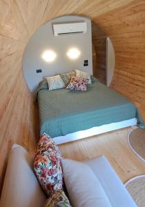 a small room with a bed and a couch at Botte dei Benandanti in Vivaro
