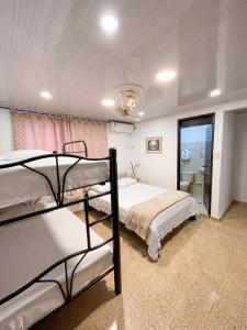 a bedroom with two bunk beds and a bathroom at HOTEL BOUTIQUE SONNE BALOP Valledupar in Valledupar +27 photos