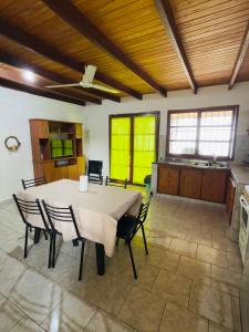 a kitchen and dining room with a table and chairs at Atardecer Cabaña frente al rio in Ituzaingó