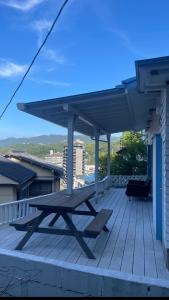 Parveke tai terassi majoituspaikassa Tiny House Onomichi
