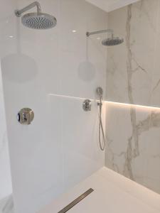 a shower with two lights in a bathroom at Royal Rooms by J'adore in Lugoj +29 photos
