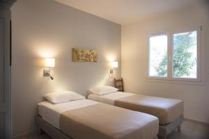 two beds in a room with a window at Appartements des Joncas in Martigues +61 photos