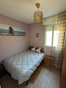 a bedroom with a bed and a chandelier at Casa da Xueza in Vales