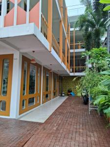 a building with a staircase and a walkway at Happy 2 Pratunam Hotel in Bangkok