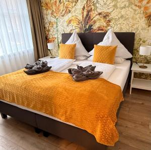 a bedroom with a bed with towels on it at Zur alten Fabrik in Steinach