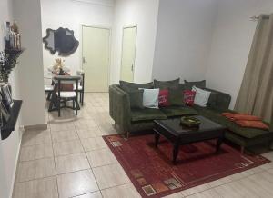 a living room with a green couch and a table at La pace in Libreville