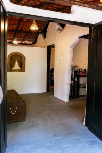 a living room with an arch in the wall at Alto Saudade - Atins in Barreirinhas +4 photos