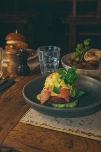 a plate with a breakfast sandwich on a table at La Taverne in Méribel