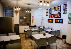 a restaurant with tables and chairs in a room at Hotel Macedonia Plaza Itagui in Medellín