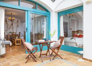 a living room with a table and chairs at Apartamentos Cancajos in Los Cancajos