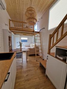 a kitchen with a loft bed in a tiny house at Little Luxe 2 in Amriswil