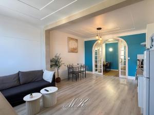 a living room with a couch and a table at L'Arche in Saint-Dizier