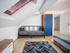 a bedroom with a bench in a attic at Casa Popescu Calimanesti Caciulata in Călimăneşti +95 photos