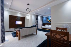 a living room with a couch and a tv at Pieme hotel residence 