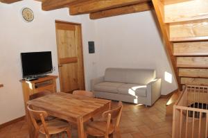 a living room with a table and a couch at Agriturismo l'Arbo in Andorno Micca