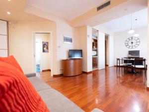 a living room with a couch and a table with a television at Dadu 150 in Bari