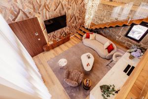 an overhead view of a living room with a television at Quinta Linhas da Primavera in Guimarães