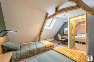 a room with a couch and a bedroom with a piano at Le beloiseau in Breteuil