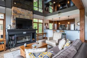 a living room with a couch and a fireplace at Tremblant Prestige - Altitude 170-1 in Mont-Tremblant