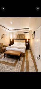 Katil atau katil-katil dalam bilik di Richcastle Hotel +104 gambar