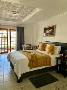 a bedroom with a large bed in a room at Lapaleholo Guesthouse in Phuthaditjhaba