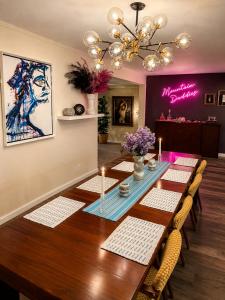 a dining room with a table with chairs and a chandelier at Mountain Daddies Boutique Bed & Breakfast near Yosemite - Fresh Homemade Breakfast Included in Oakhurst