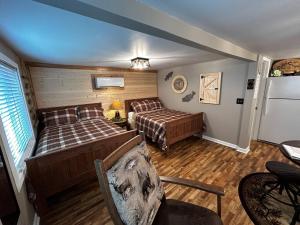 a bedroom with a bed and a couch in a room at Old No. 8 Cabin in Alpine