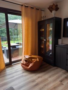 a brown bag sitting on the floor in a living room at Przystanek Beztroska in Wydminy