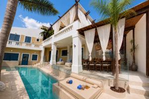 an image of a villa with a swimming pool at Villa Kallergi Athena in Loutra