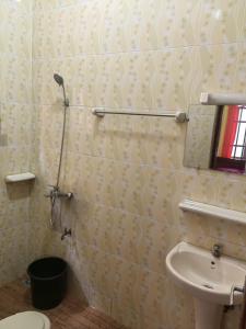 a bathroom with a sink and a toilet and a mirror at Appartement 2 chambres salon in Cotonou +8 photos