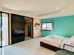 a bedroom with a bed and a blue wall at Apartment X5 in Pattaya South