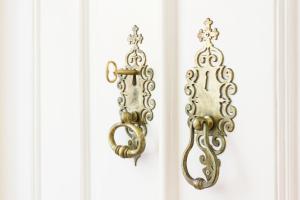 a pair of earrings hanging on a door at Coeur de Fern in Lisbon