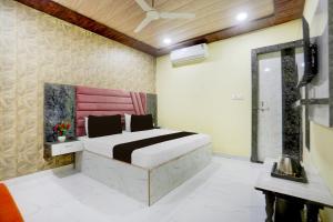 a bedroom with a bed and a television in it at HOTEL O RAJDHANI in Kānpur