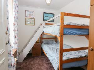 a bunk bed room with two bunk beds at Dookers' Hoose in Buckie