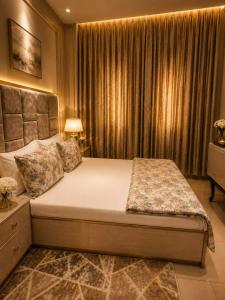 a bedroom with a large bed in a room at Mudha Hotel in Hargeysa