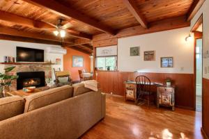 a living room with a couch and a fireplace at Orange Door Electric Fireplace bbq in Oakhurst