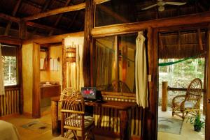 a room with a desk with a computer and chairs at Hotel Puerta Calakmul in Conhuas