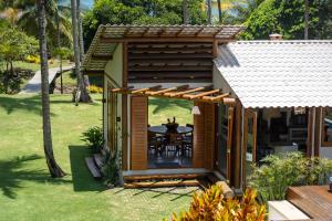 a small house with a table in the yard at Hygge Residence - Barra Grande - Península de Maraú in Marau
