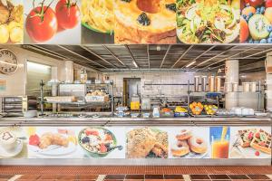 a kitchen with many different types of food on display at HI Almada - Pousada de Juventude in Almada